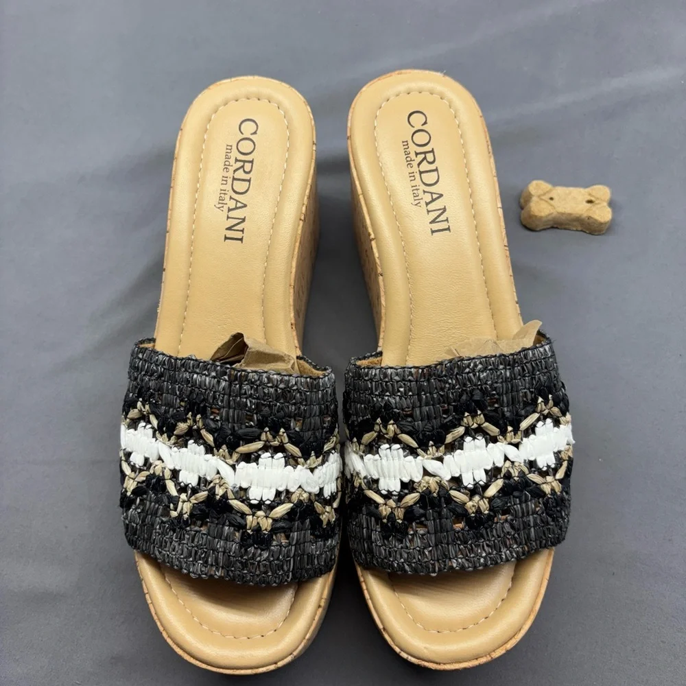 Vintage‎ Cordani black, tan and White Woven Wedge Sandals. Size 39 EU Size 9